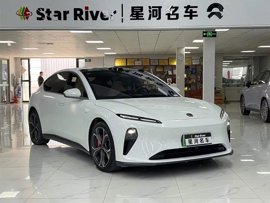 NIO ET5
