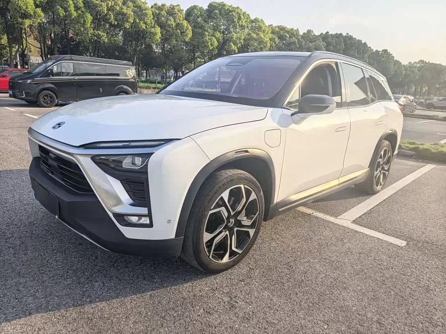 NIO ES8
