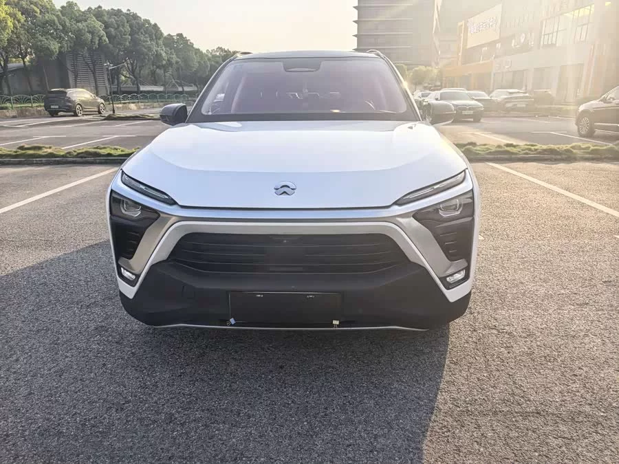 NIO ES8