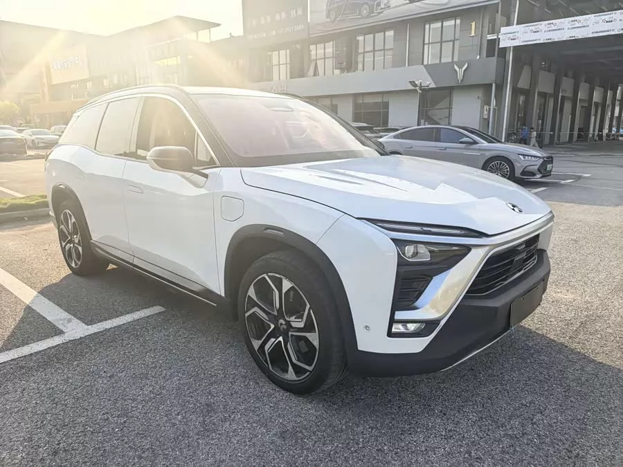 NIO ES8