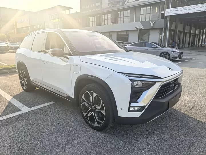 NIO ES8