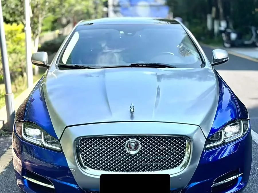Jaguar XJ