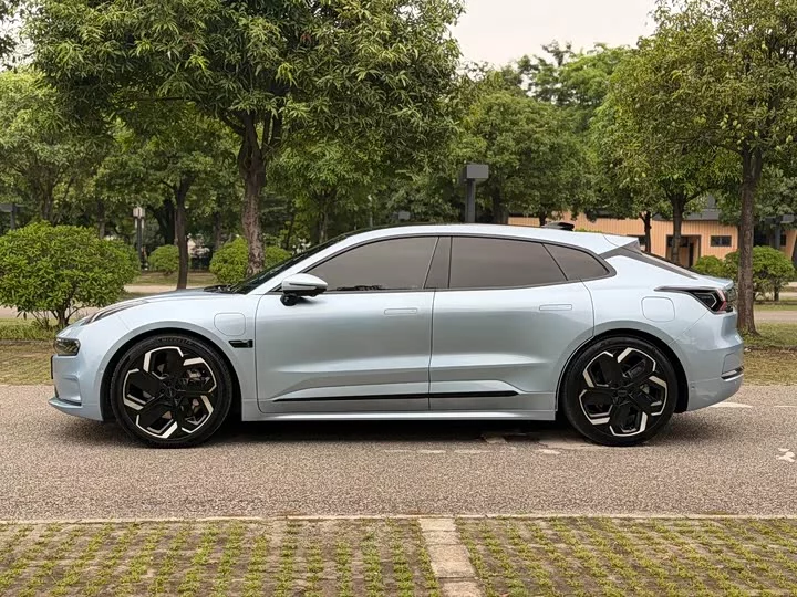 ZEEKR 001