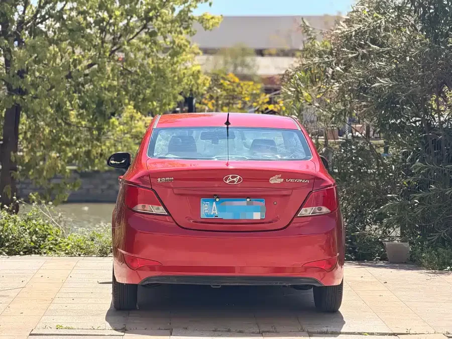 Hyundai Rena