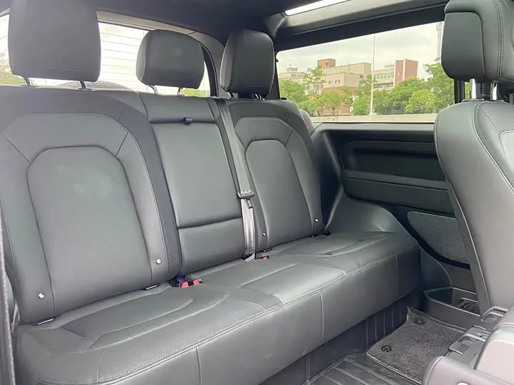 Land Rover guard