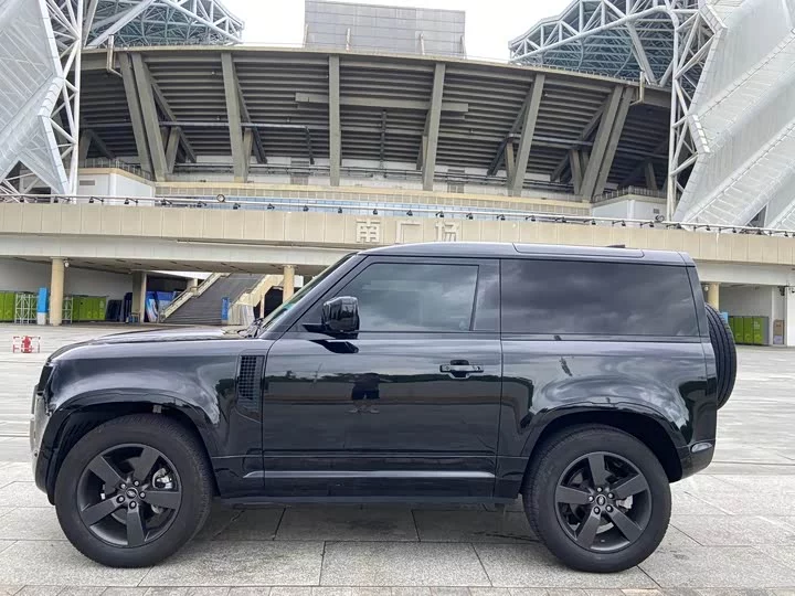Land Rover guard