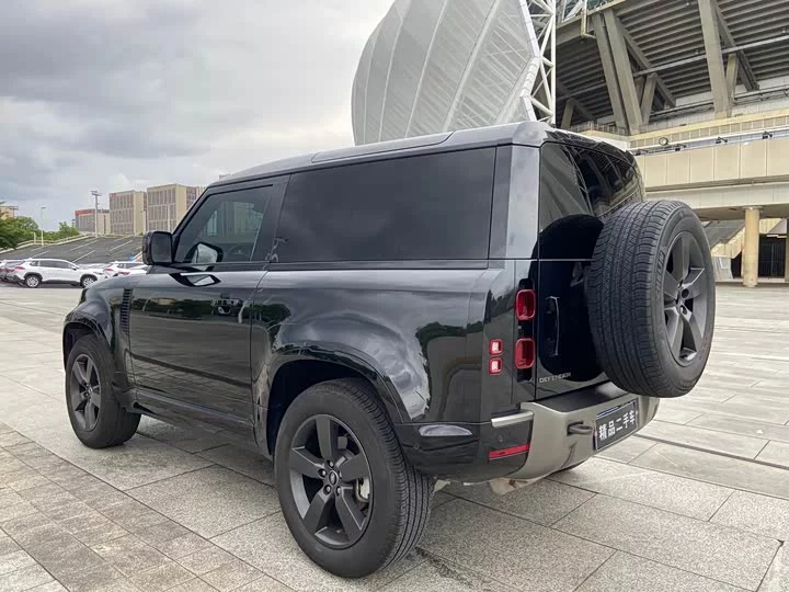 Land Rover guard