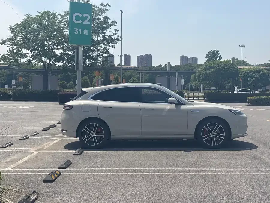 AITO Wenjie M5