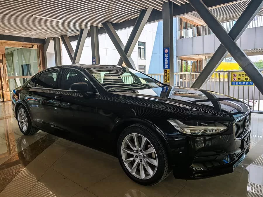 Volvo S90