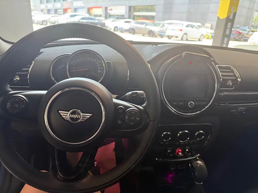 MINI CLUBMAN