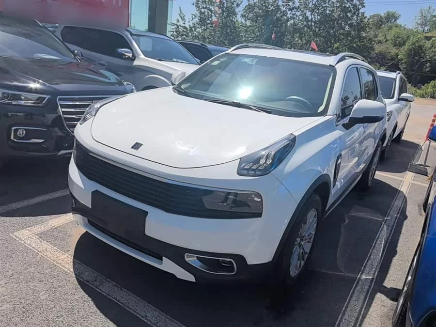 Lynk & Co 01