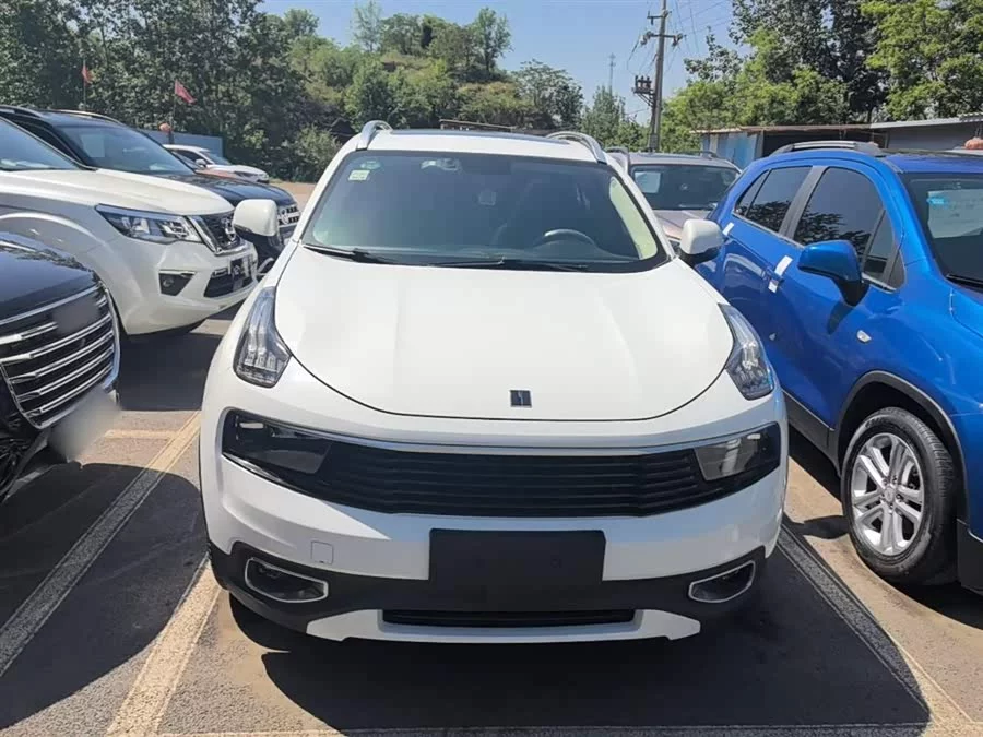 Lynk & Co 01