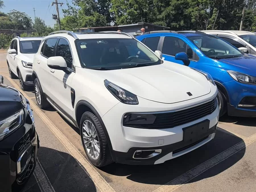 Lynk & Co 01