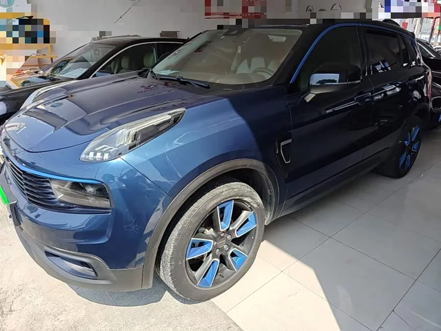 Lynk & Co 01