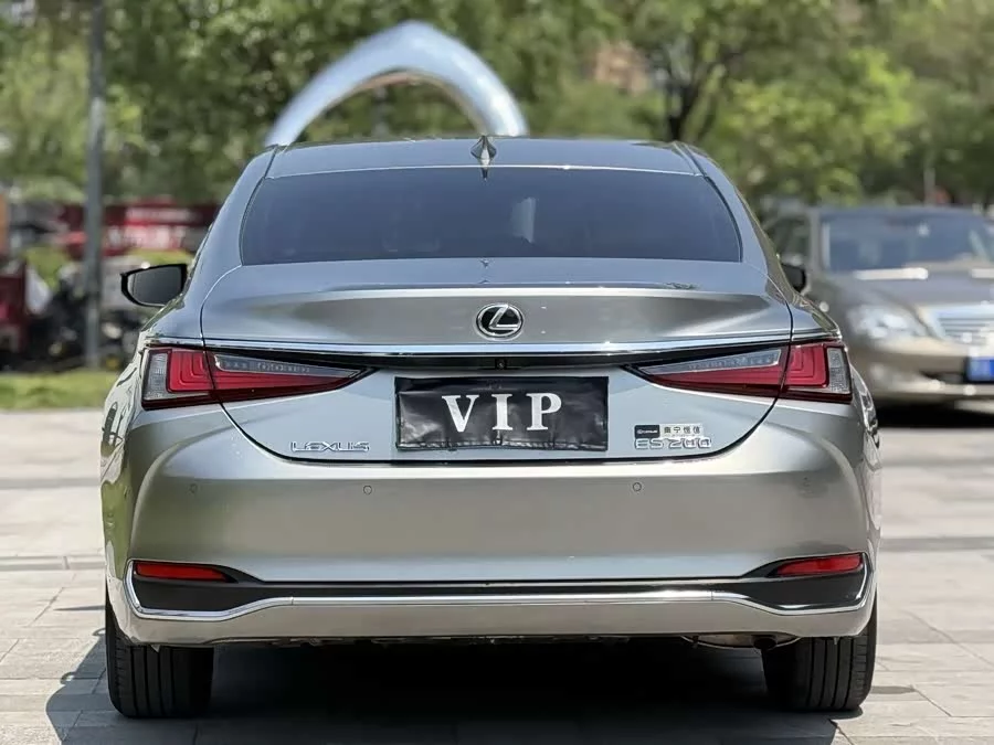 Lexus ES