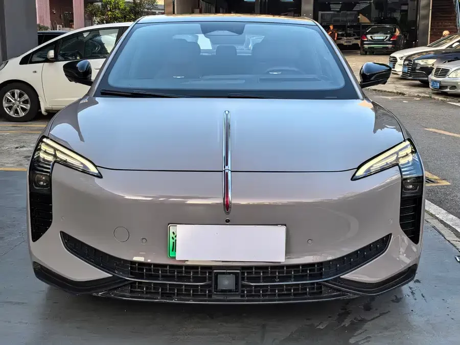 Hongqi EH7