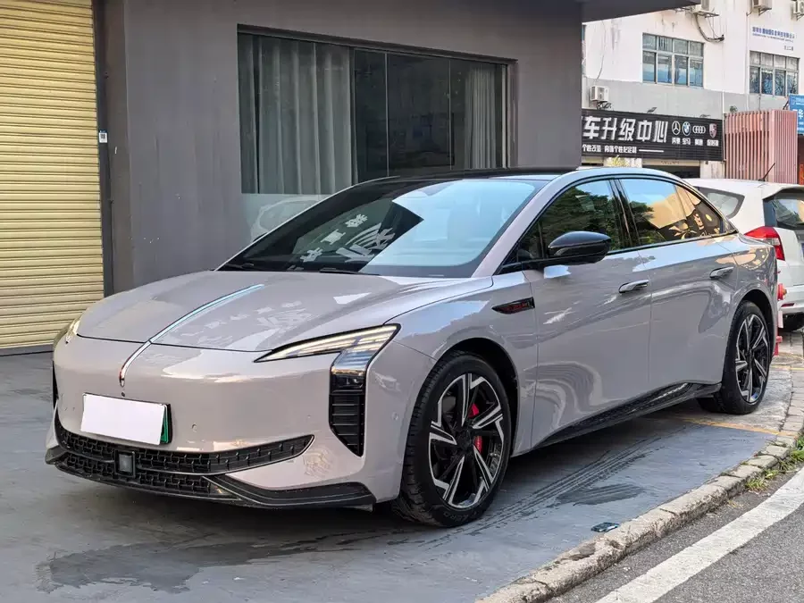 Hongqi EH7