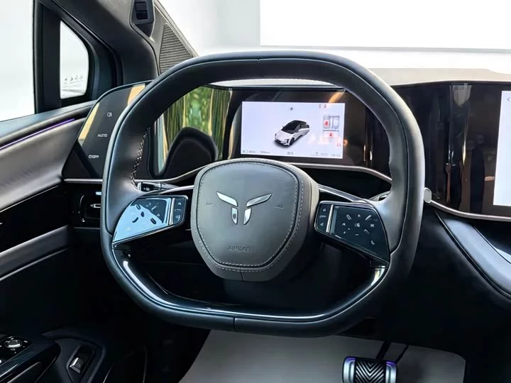 Hongqi EH7