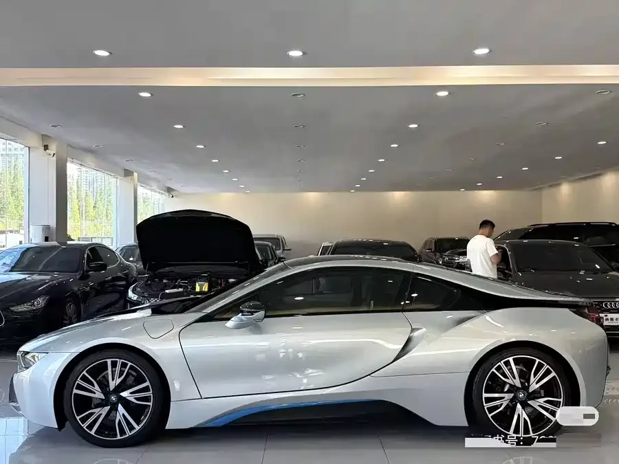 BMW i8
