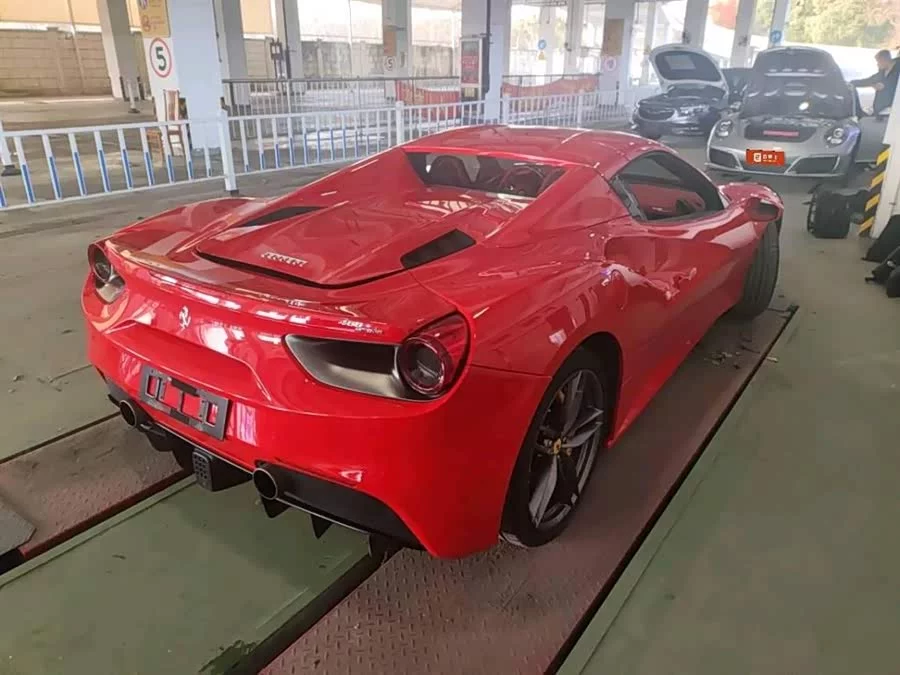 Ferrari 488
