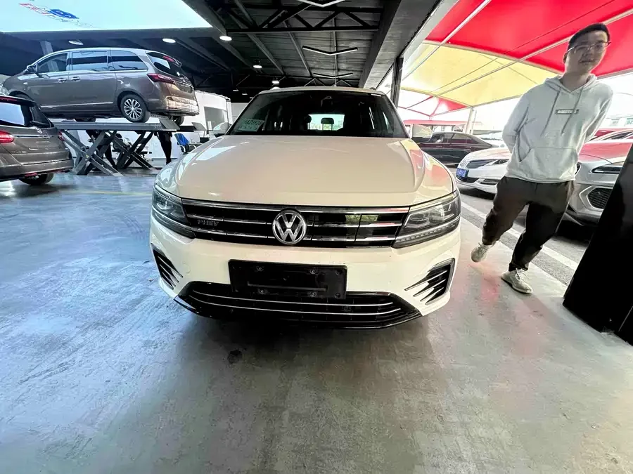 Volkswagen Tiguan L plug-in hybrid