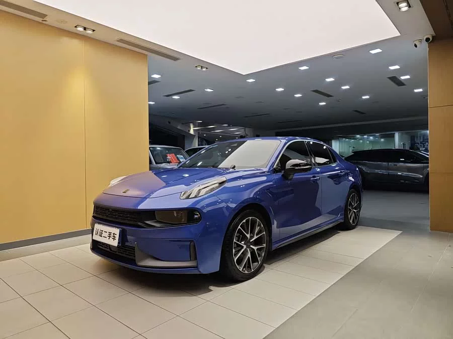 Lynk & Co 03
