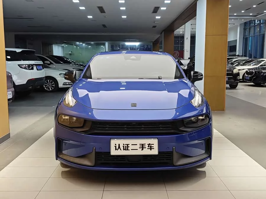 Lynk & Co 03