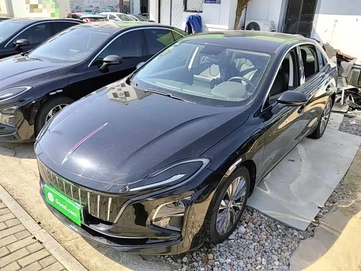 Hongqi E-QM5
