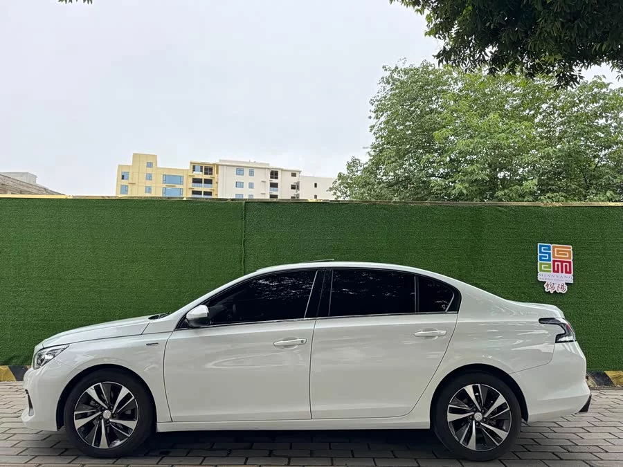 Peugeot 408