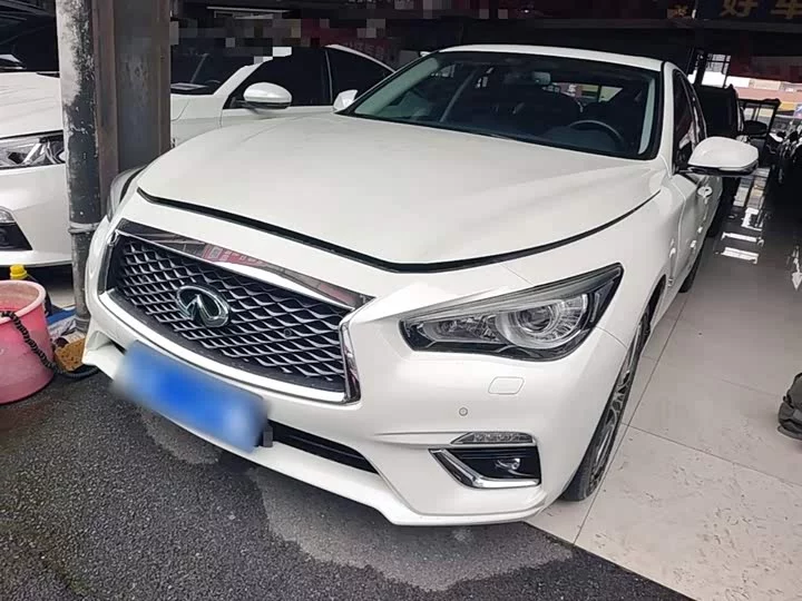 Infiniti Q50L