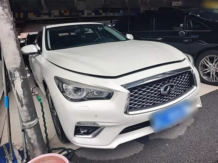 Infiniti Q50L
