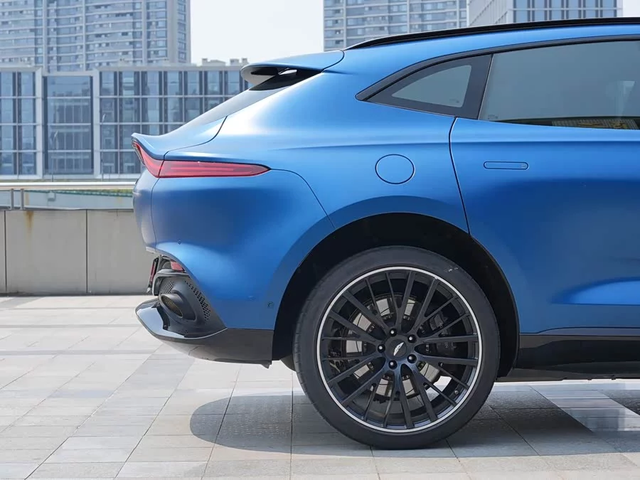 Aston Martin DBX