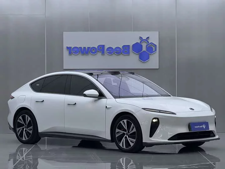 NIO ET5