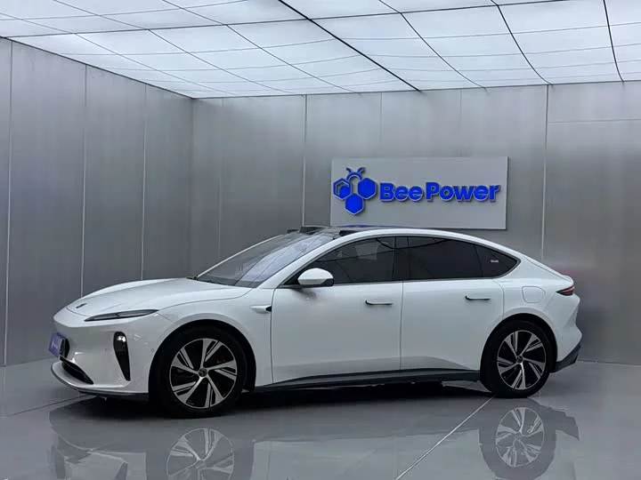 NIO ET5
