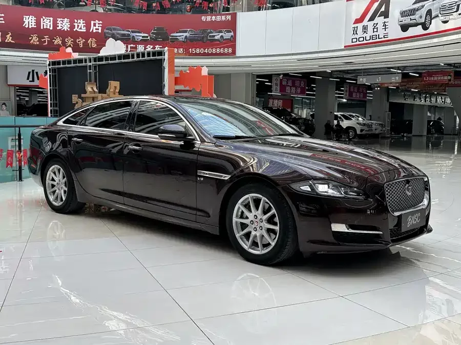 Jaguar XJ