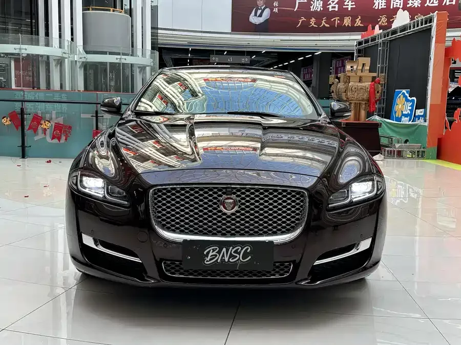 Jaguar XJ