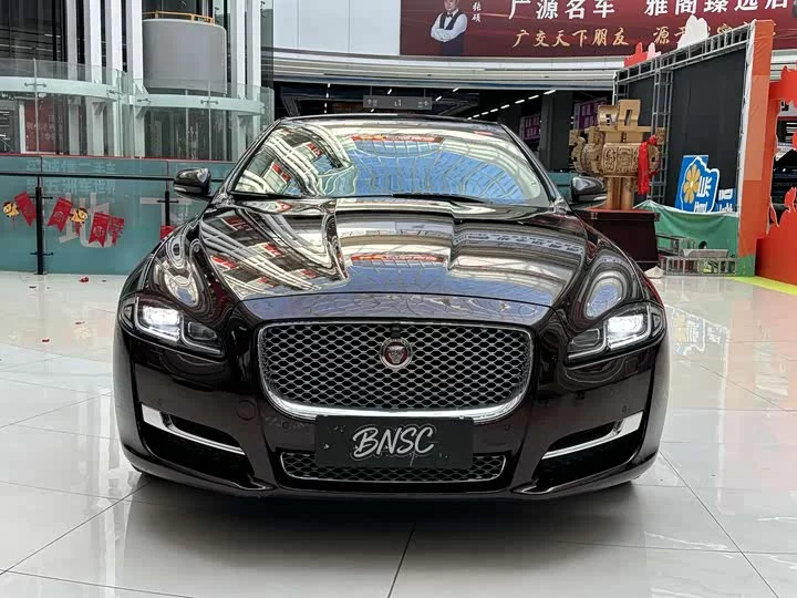 Jaguar XJ