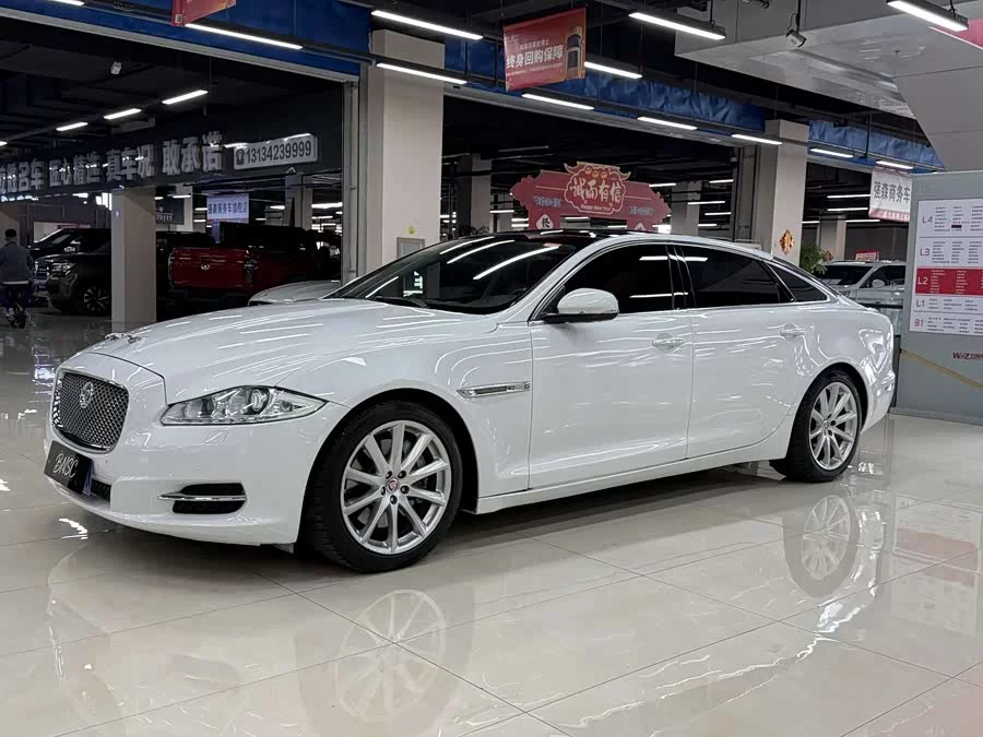 Jaguar XJ