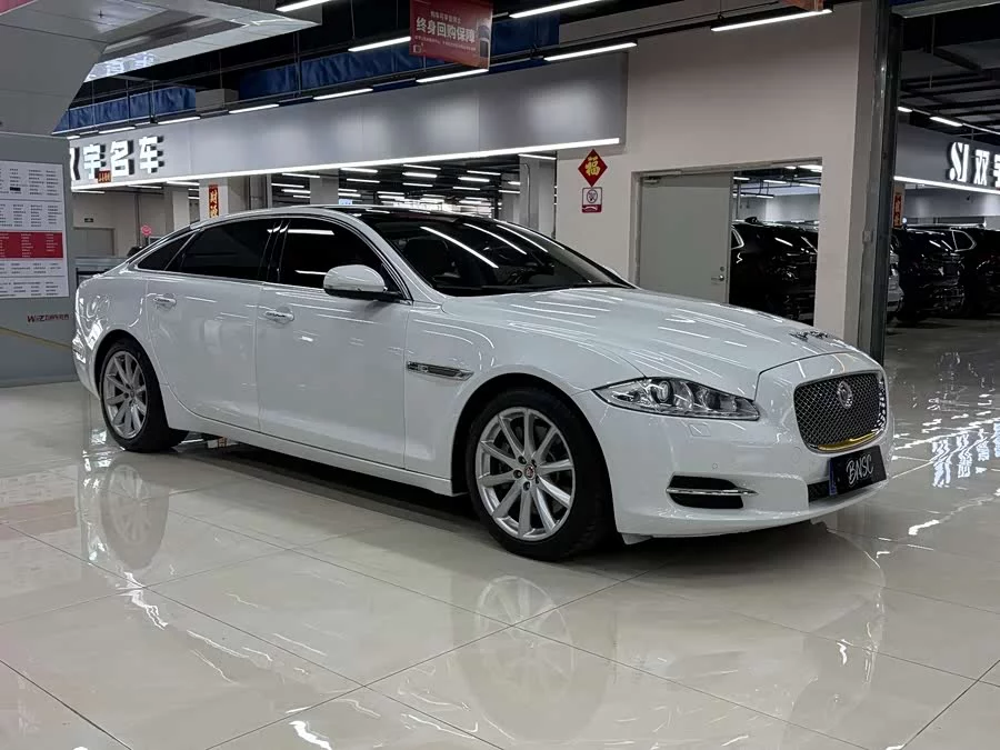 Jaguar XJ
