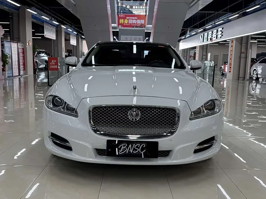 Jaguar XJ