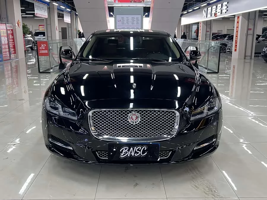 Jaguar XJ