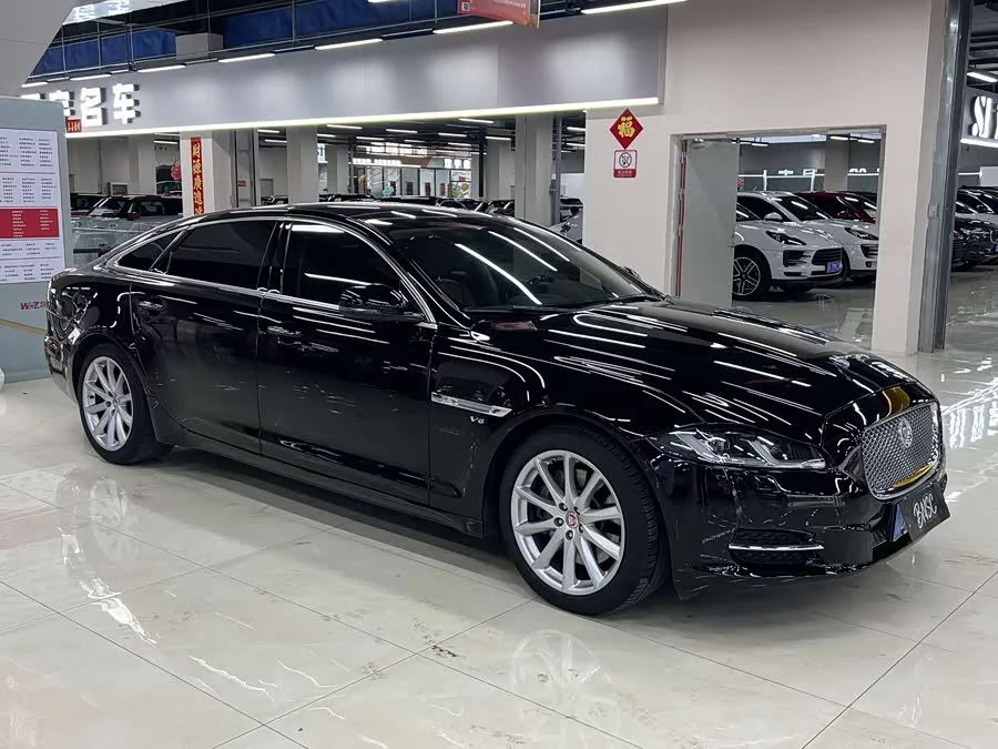 Jaguar XJ
