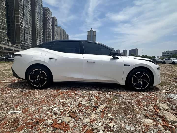Lynk & Co 07 EM-P