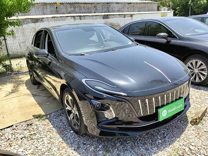 Hongqi E-QM5