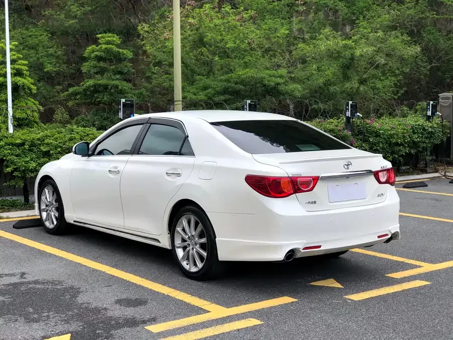 Toyota Reiz