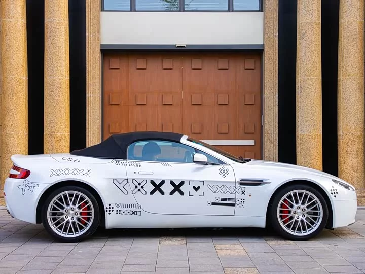 Aston Martin V8 Vantage