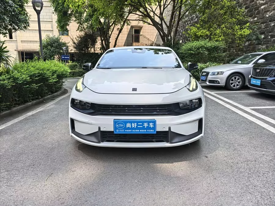 Lynk & Co 03