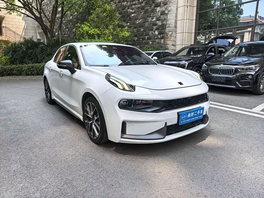 Lynk & Co 03