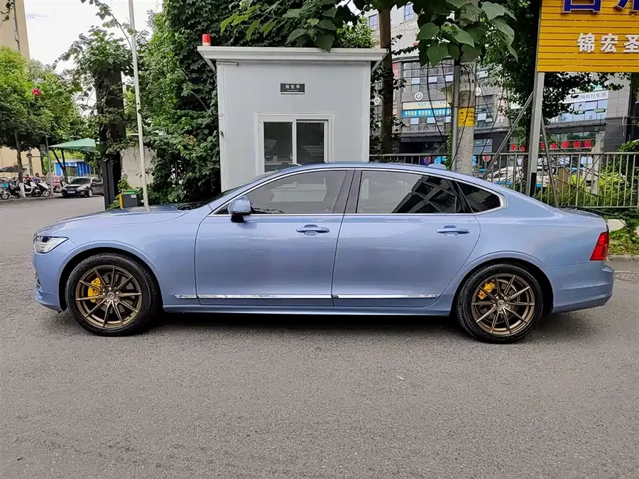 Volvo S90