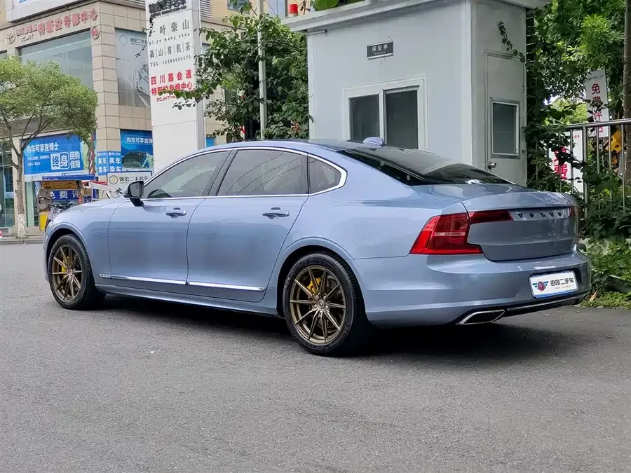 Volvo S90